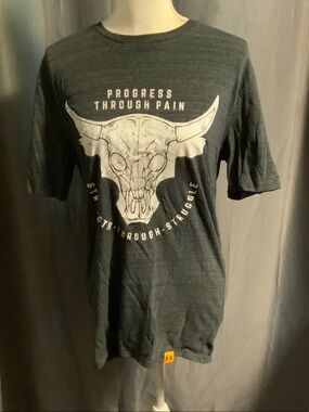 Under Armour Men's Charcoal Graphic Tee with White Bull Skull